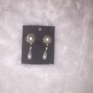 Dangly pearl & rhinestone earrings